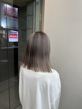 リングバイモアムー(Ring by Moremuu) グレージュバレイヤージュ