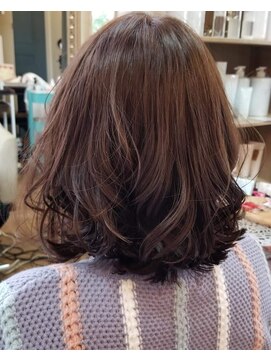 ハグエヴェック(HUG AVEC) 伸ばし途中のミディアムボブ