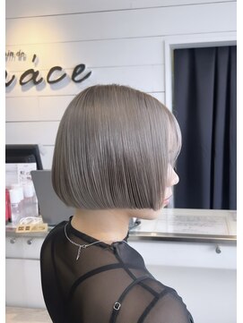 ブレス 小阪店(brace) ホワイトブロンドフェミニンボブ似合わせカットハイトーン韓国