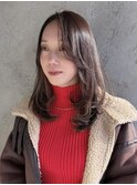 レイヤーで抜け感あるミディアムスタイル