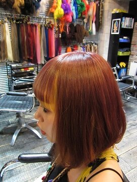 トリックストア(TRICK STORE) 前下がりミィデアムボブを内側ゴールドにしておしゃれ上級者♪