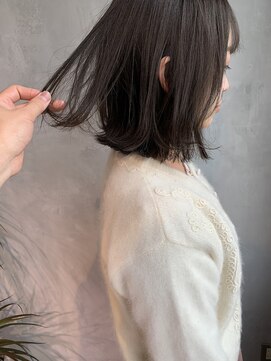 キチ(kichi.) [kichi.] くすみベージュ×レイヤーボブ