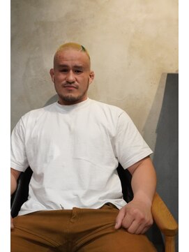 バーバー ヤマミチ(BARBER YAMAMICHI) <理容室>個性派 スキンフェード 緑ライン
