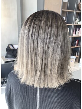 トリニティ(trinity) シャドールーツ・バレイヤージュ・コントラスト・グレー・豊見城