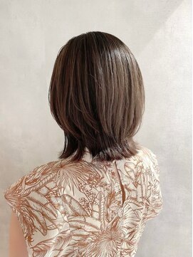 アイディール 心斎橋店(:ideal) 綺麗で可愛いアッシュブラウン 20代30代40代丸みボブ外はねボブ