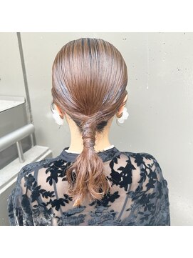 プランツヘアー 綺麗め☆タイトなローポニースタイル