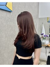 幅広い世代に人気のレイヤーカットスタイル》お客様の魅力を引き出す、そのヘアデザインをご紹介致します