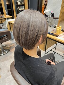 オット レイクウォーク(Otto) ◇オトナ可愛いショートボブ×シルキーグレー◇