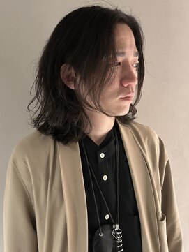 ラフなミディアム×センターパート