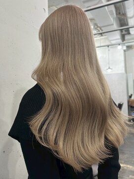 イリ 心斎橋(ili) ハイライトカラー/ミルクティーベージュ/レイヤーカット
