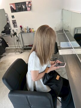 キング 心斎橋店(K!ng) ハイライトカラーミルクティーベージュレイヤーカット