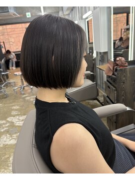 ユーアールキャッスル(UR CASTLE) ハイライトインナーカラー白髪ぼかカットショート/ケラスターゼ