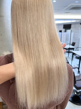 アンドソー 池袋(&so.) ハイトーンカラー／ホワイトブロンド／レイヤーカット／池袋