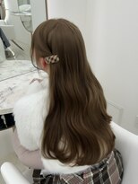 イオエ(ioe) ミディアムレイヤー/ツヤ髪スタイル/グレージュ/ショートボブ