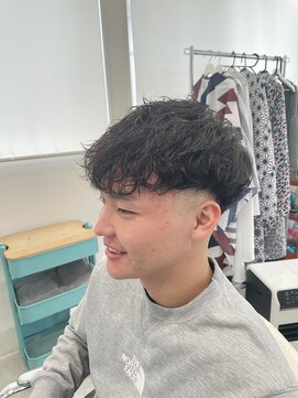 メンズ【スキンフェード×スペインカール】