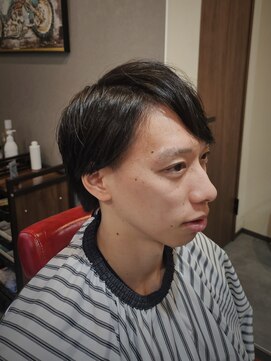 バク(BAKU) 7、3分けフロント前下がりスタイル