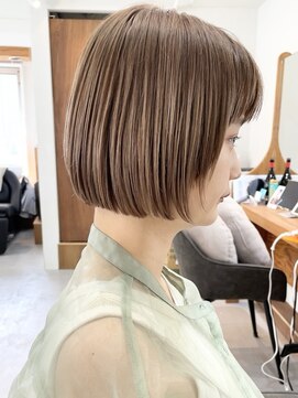 イチエ(ICHIE) 透明感ベージュで大人可愛いカジュアルボブ