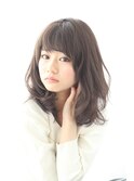 耳かけ/小顔ヘア/ミディアム/黒髪カタログ/アッシュブラック