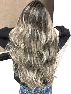 オリ(‘Oli) バレイヤージュ_プラチナベージュ