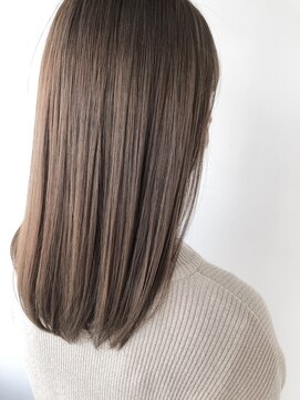 ネイヴィル(navile) シルキーベージュ×まとまるミディアムヘア