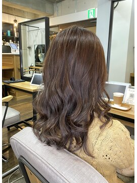 ヘアアンドメイク スタジオ ミムロ(HAIR&MAKE STUDIO MIMURO) ミディアムレイヤー・ミルクティーグレージュ・ウェーブヘア