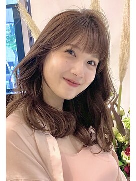 ゼンコー オモテサンドウ(ZENKO Omotesando) 大人可愛い韓国風アッシュベージュくびれ外ハネパーマミディアム