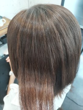 エスカーラ 町田(THE ESCALA) 斜めバング/グレージュカラー/シルキーベージュ［町田駅］