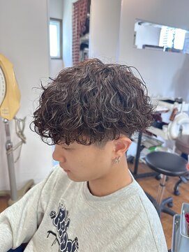 グート ヘアーメイク(gut HAIR MAKE) メンズ 茶髪 ブラウン 波巻きパーマ 波巻きスパイラル