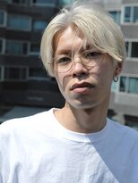 金髪センターパートハイトーンカラー