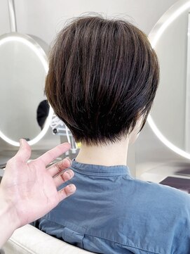 アイドットプラスサッポロ 札幌(i.+SAPPORO) 小顔に見えるショート前髪イメチェンネビージュ黒髪白髪ぼかし