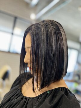 ストロベリーR. 切りっぱなしボブ♪ハイライトカラーオリーブグレージュカラー♪