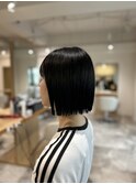 20代30代40代流行ツーブロックスーツ黒髪メンズニュアンスパーマ