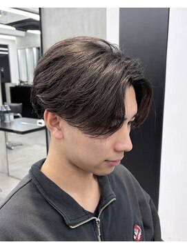 アクロ(ACRO) 広島メンズ/センターパート/毛流れパーマ/前下がり