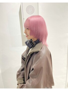 ミュー(Mu) ペールピンク　レイヤーカット　ウルフカット