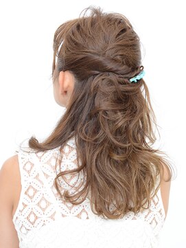 アース 西葛西店(HAIR&MAKE EARTH) ねじりハーフアップ【EARTH西葛西】