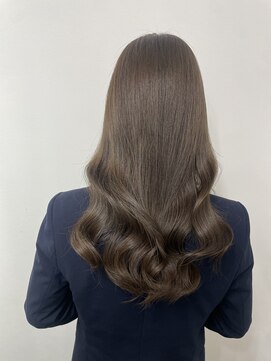 イオエ 岡本(ioe) 黒髪/グレーベージュ/レイヤーロング/前髪パーマ/艶髪/髪質改善