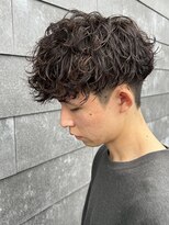 ヒュイル バイ ニアウ(Hwyl by Niau)&nbsp;メンズマッシュパーマ波巻スパイラルパーマニュアンスパーマ眉毛