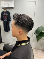 イントロバイフィーネ 渋谷(INTRO . by Fi-Ne)&nbsp;スキンフェードカット/7対3かきあげスタイル/ニュアンスパーマ