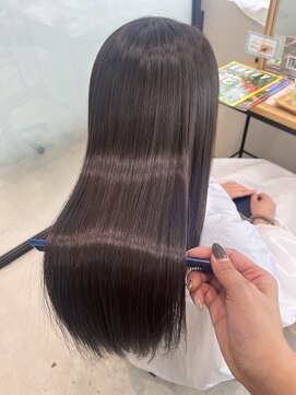 ファムバイアヴァンス(Femme by AVANCE.) 髪質改善ストレート