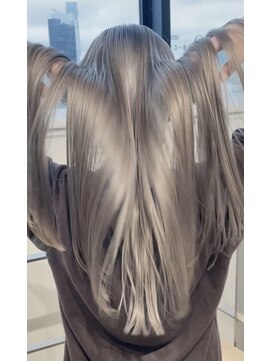 ヴァーディ オモテサンドウ(Vardy omotesando) 表参道ケアブリーチ・グレージュ・ハイトーンロング・ホワイト