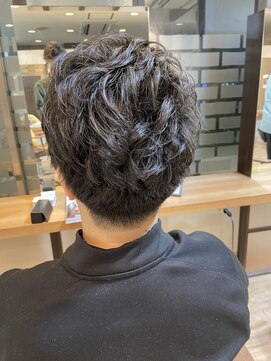 ヴィサージュクルー(VISAGE crew) 広がる部分をおさえるダウンパーマ×セットで動かせるパーマ