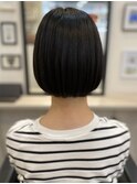 モードボブぱっつん前髪ショート前髪短め明るめオリーブベージュ