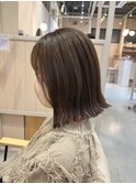 オリーブベージュ