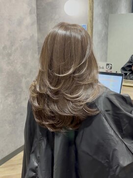 ラビマーニ 箕面店(Labimani) レイヤーカット×白髪ぼかしグレージュカラー