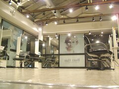 ＢＵＺＺ ＨＡＩＲ　【バズヘアー】