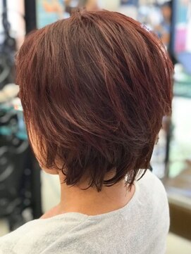ミーティア バイ クアトロ(Meteor By QUATRO) 大人可愛い秋カラーショートボブ