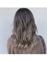 ヴィコロ(vicolo) シルバーバレイヤージュ