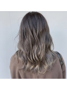 ヴィコロ(vicolo) シルバーバレイヤージュ