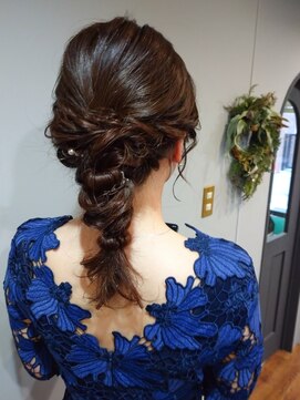 ウィーク 梅田(UiiC) お呼ばれヘアミディアム☆大人な編みおろし【uiicumedaSachi】