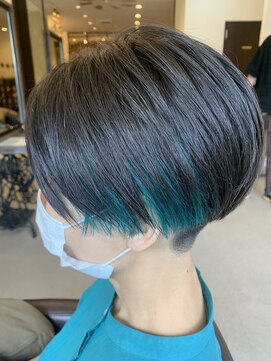 アナザーワールドココン(ANOTHER WORLD cocon) インナーカラー/ターコイズブルー/ツーブロ女子